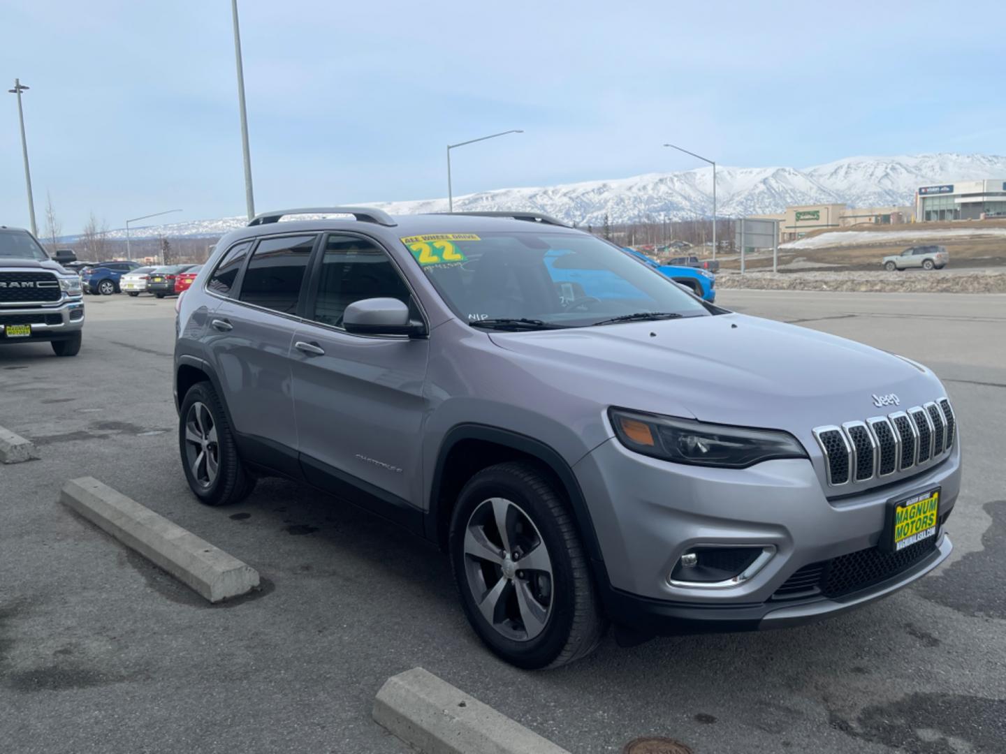 2020 Silver /black leather Jeep Cherokee limited (1C4PJMDX1LD) with an 3.2 v6 engine, 9a transmission, located at 1960 Industrial Drive, Wasilla, 99654, (907) 274-2277, 61.573475, -149.400146 - Photo#5